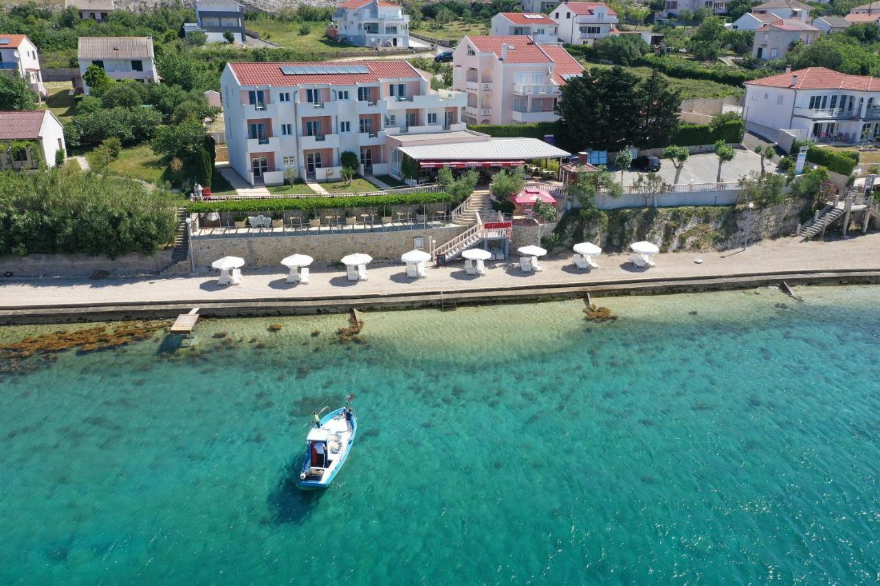 Pension Augustino Miletici エクステリア 写真